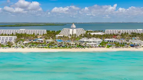 Todo Incluido para 2 Adultos + 2 Menores GRATIS, 5 Días/4 Noches ¡Vive el Paraíso de Cancún!